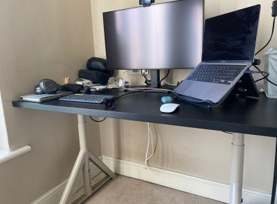 Desk table