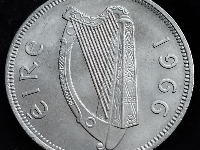 Ireland - 1966 - Florin - Salmon - KM.15a - High Grade - [2687]