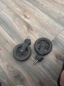 Uppababy Cruz - 2 Front wheels