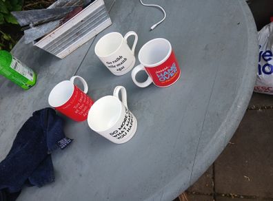 4 retro mugs
