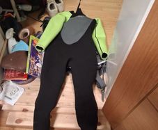 kids wetsuit