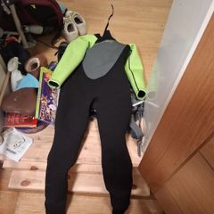 kids wetsuit