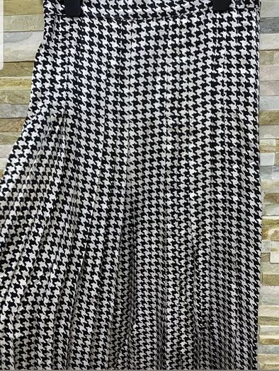 Zara midi black and white box pleated hundstooth skirt XS