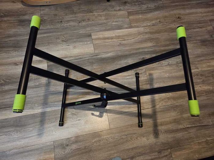 Piano stool and keyboard stand