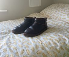 Men's Brown Leather Australian UGG boots size UK9