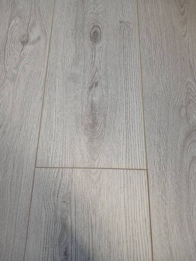 Supply and install  laminate flooring