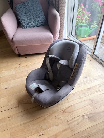 Maxi-Cosi Car Seat + 2wayFix ISOFIX Base