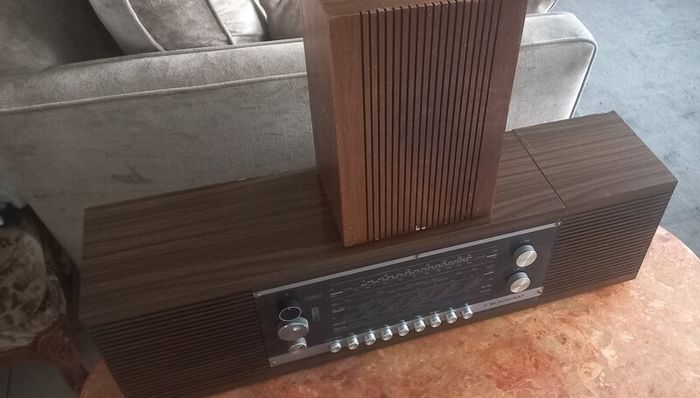Vintage Blaupunkt radio with extra Bass speaker works and sounds great