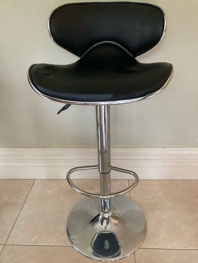 Bar type kitchen swivel stools