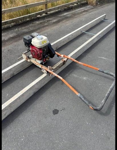 Petrol Driven Concrete Screeds And 1 X 110v Vib Un