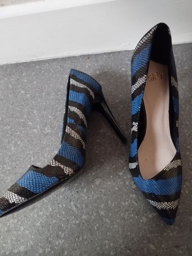 Faith high heel pointed toe pumps for parties and weddings.SZ 7