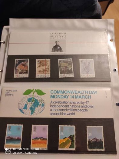 Stamp album UK's Presentation packs x 100