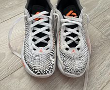 Jordans (uk 5)