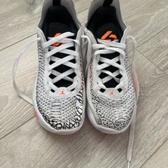 Jordans (uk 5)