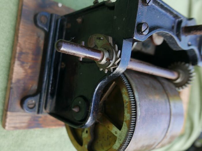 Antique Phonograph Motor - seems to work well