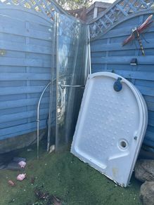 Full shower enclosure