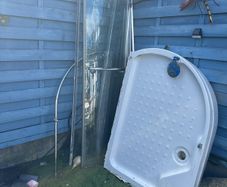 Full shower enclosure