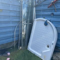 Full shower enclosure