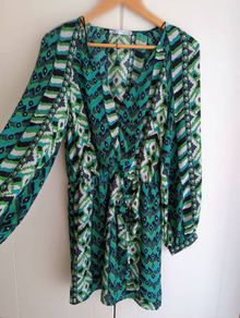 beautiful dress Zara printed long sleeve V neck geometric dress bloggers , puffed sleeve dress