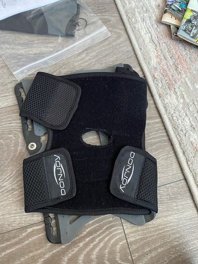 2 Profesional Knee Braces Both Perfect condition , Price for Both