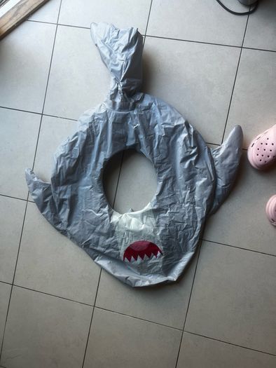 Inflatable pool ring