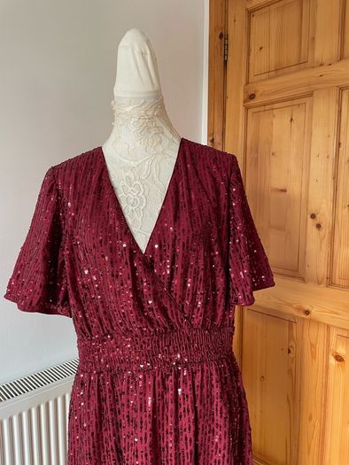 V by Very Occassion Stunning dress long length with sequins size 18 New with tags