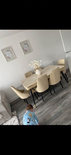 table and chairs