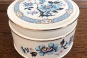 Vintage Sadler large ceramic blue and cream trinket box/powder pot