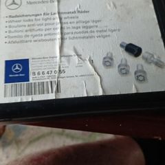mercedes lock nut set