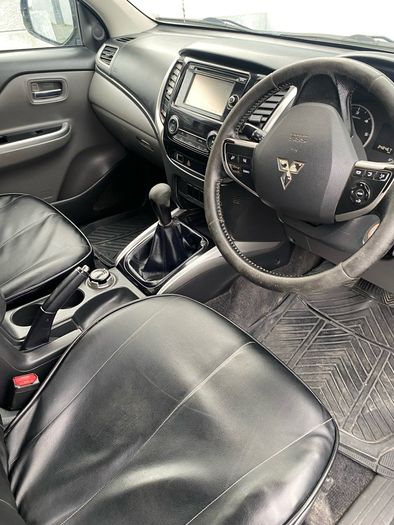 2016 mitsubishi L200