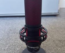 Microphone Hyper x quad cast/with the stand for mic