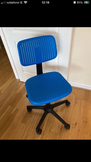Kids desk chair