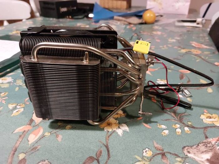 Cooler Master V8 CPU Cooler (Complete with Original Intel Mounting Brackets)