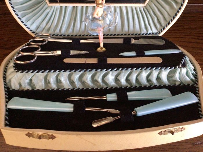 Vintage 1950s Swiss musical ballerina dressing table manicure Box