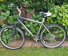 Giant Hybrid Bicycle