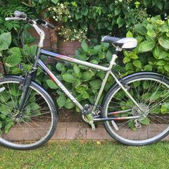 Giant Hybrid Bicycle