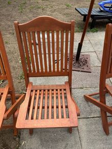 Four foldable garden chairs, one table and a parasol