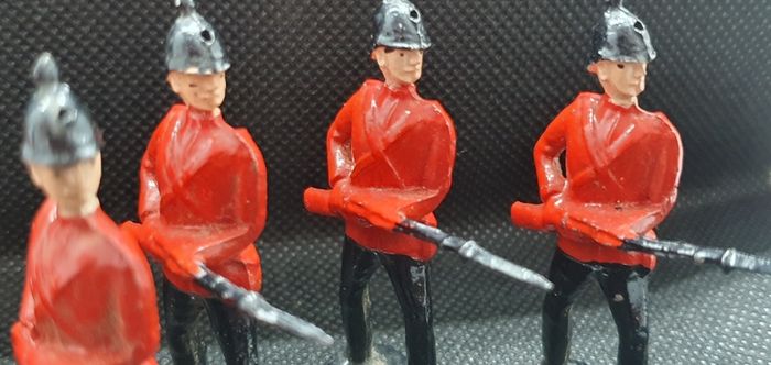 Rare and hard to find Vintage Early Britain's Hand Painted Lead Toy Soldiers (1940's)