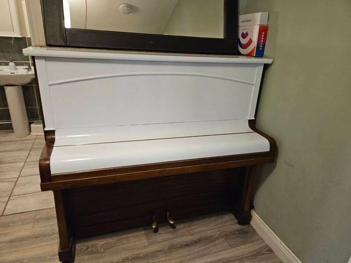 upright piano