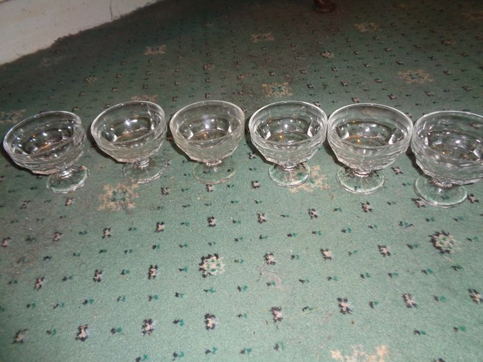 Vintage Stemmed Glass Sundae Bowls x 6 for Sale