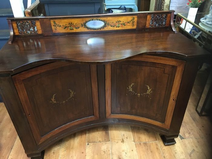 Antiques sidebord