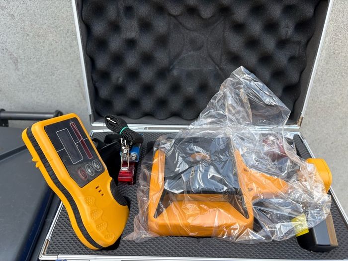 Rechargeable 360 Rotation Laser Level Auto Self-Leveling Vertical Horizontal Scanning Professional Measurement Construction Tool kit with receiver etc