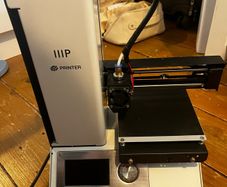 Brand new 3D printer (includes original box and packaging)