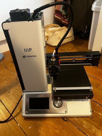 Brand new 3D printer (includes original box and packaging)