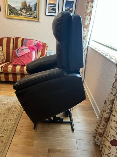 Lift stand recliner chair