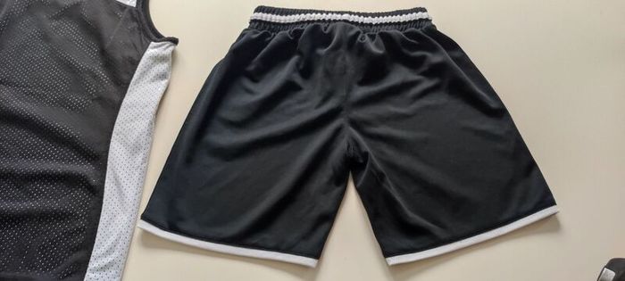 Basketball kit Spalding reversible black and white 10-11 years size 140