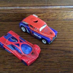 2 Hot Wheels Mattel Spiderman cars