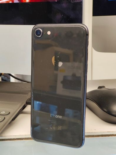 Apple iPhone 8 64GB Factory Unlocked Black (Battery: 76%)