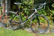 Like new Giant Defy 5 ML 700x25c wheels 2x8=16 speed 21 inch frame very good condition