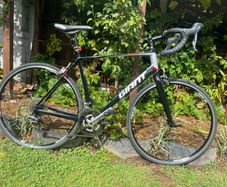 Like new Giant Defy 5 ML 700x25c wheels 2x8=16 speed 21 inch frame very good condition
